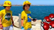 Los entrenadores Dani y Evan capturan POKEMON junto al MAR